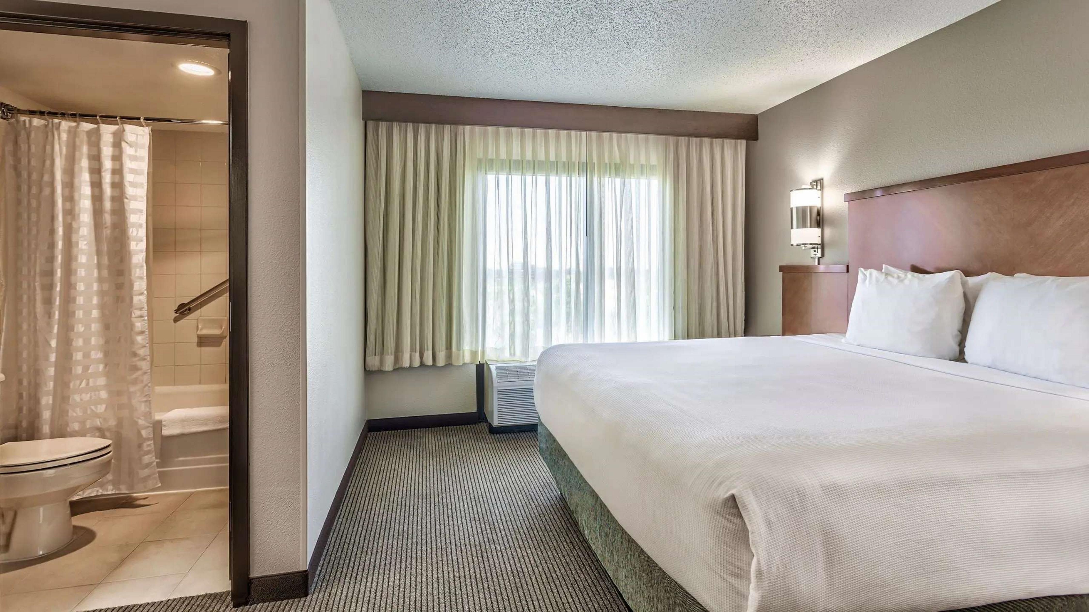 Wyndham Garden Kansas City Airport Buitenkant foto