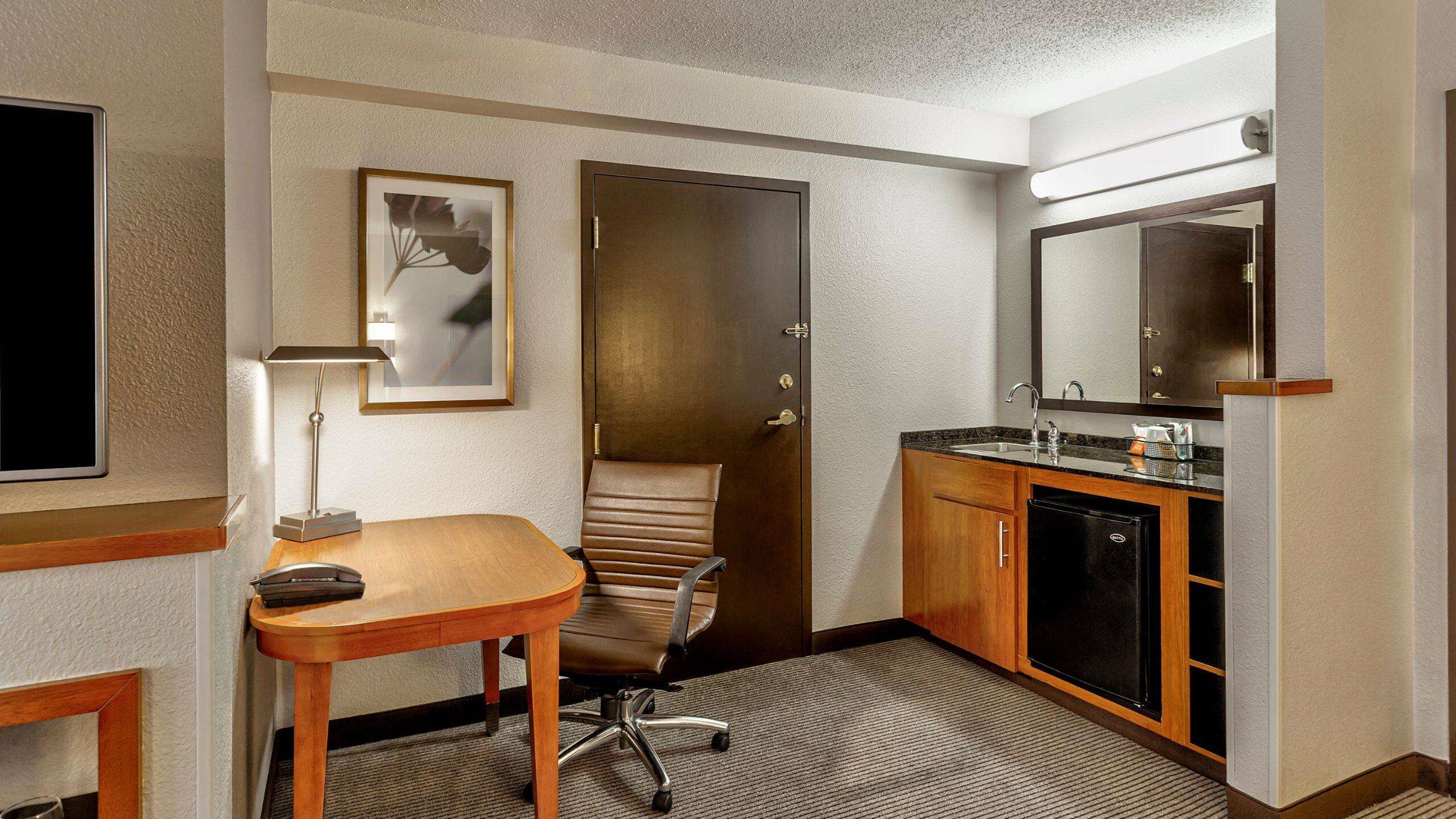 Wyndham Garden Kansas City Airport Buitenkant foto