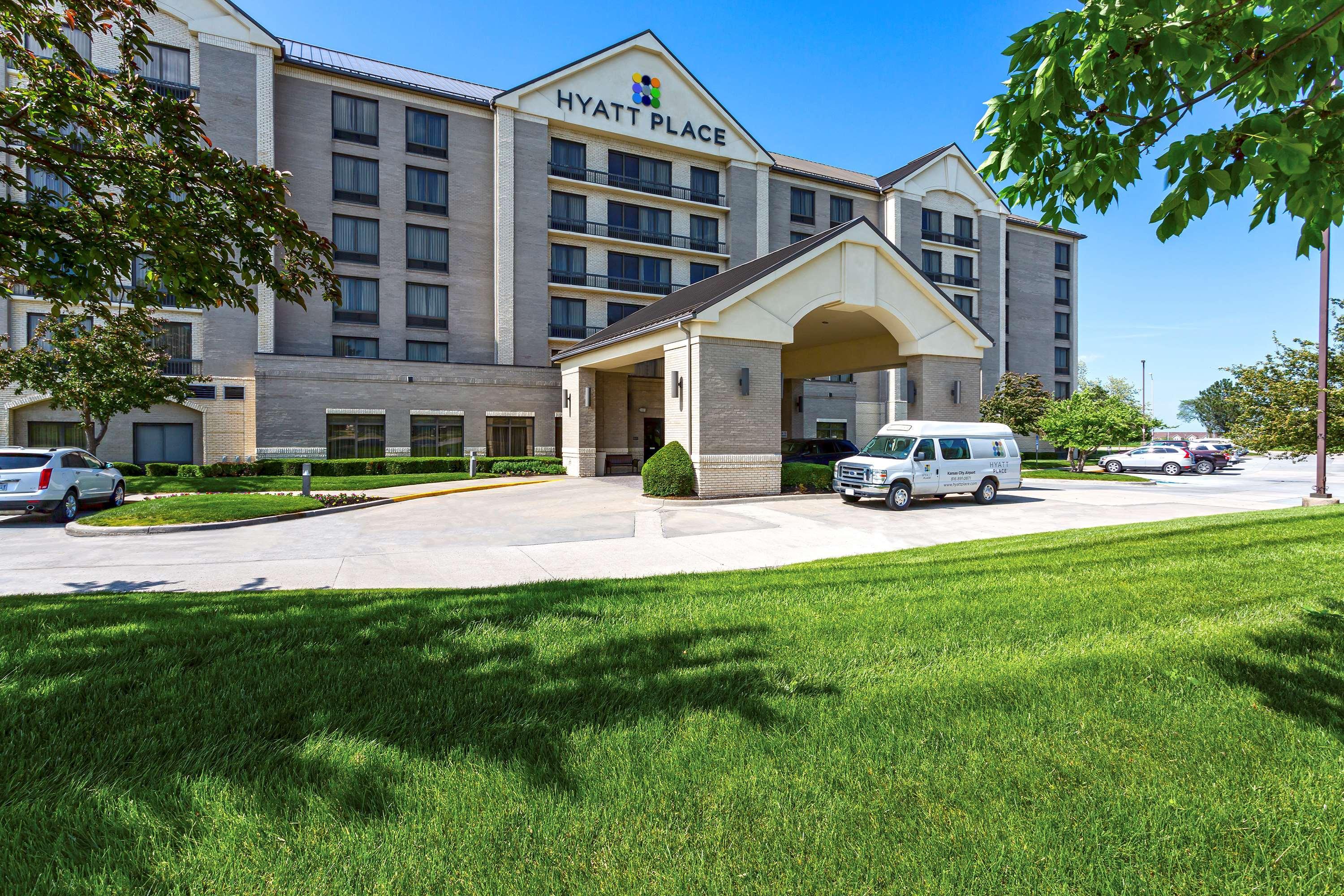 Wyndham Garden Kansas City Airport Buitenkant foto
