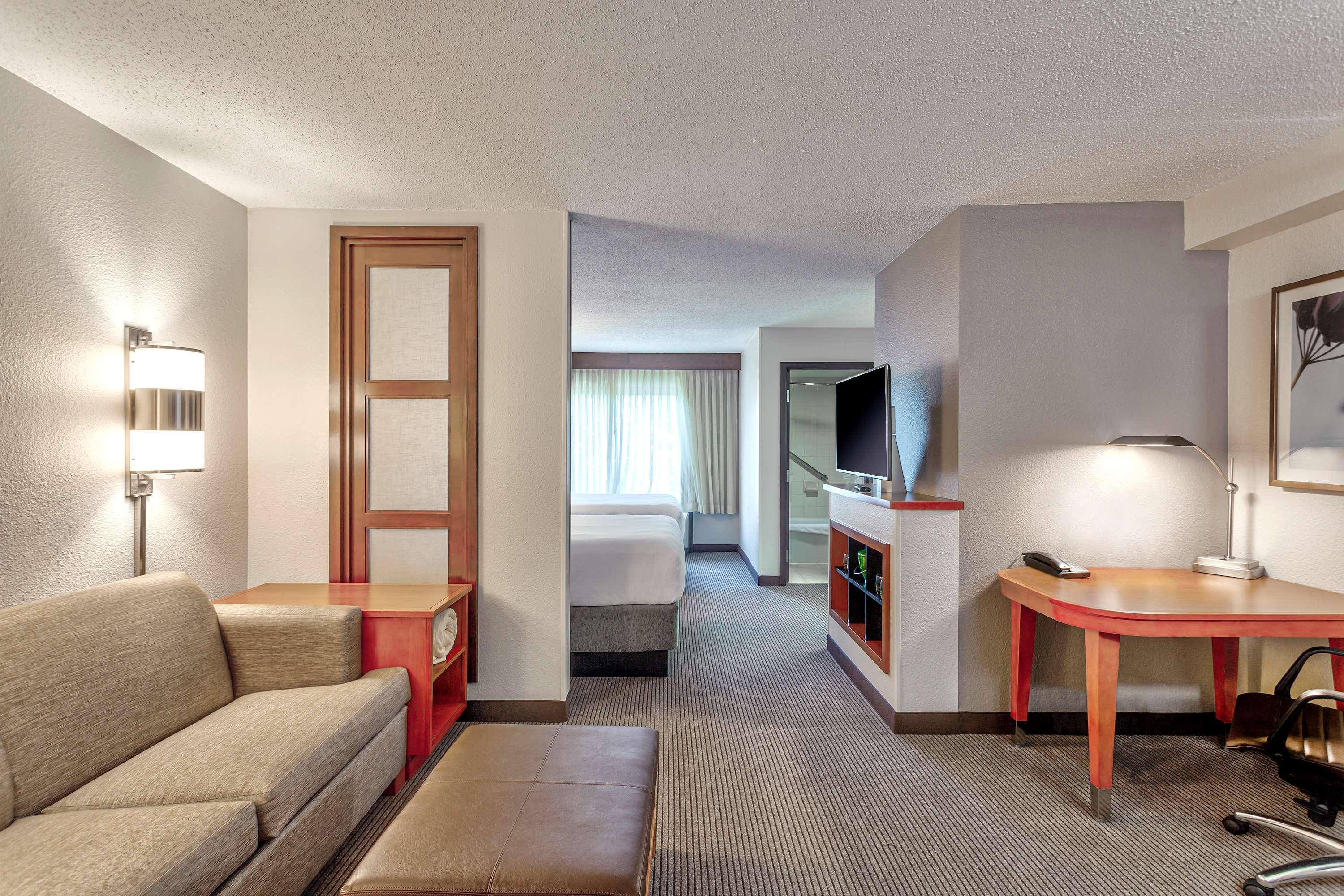 Wyndham Garden Kansas City Airport Buitenkant foto