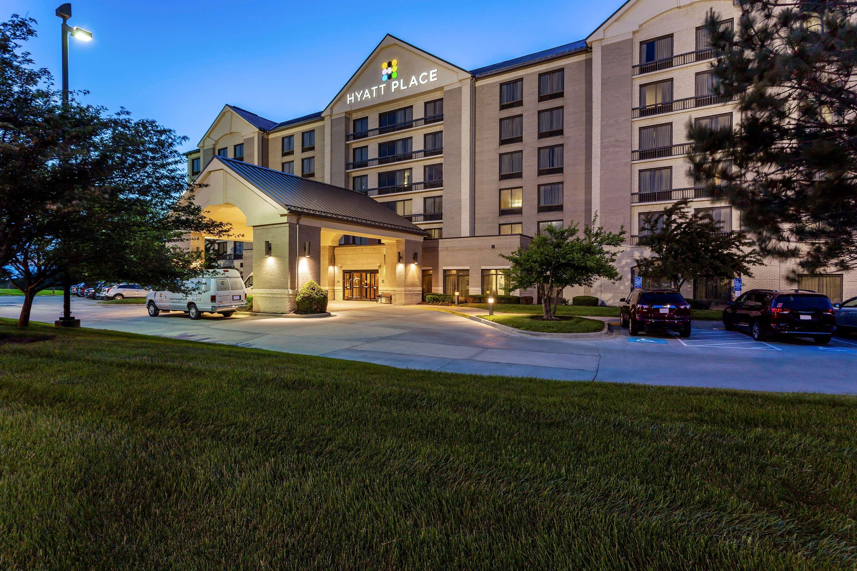 Wyndham Garden Kansas City Airport Buitenkant foto