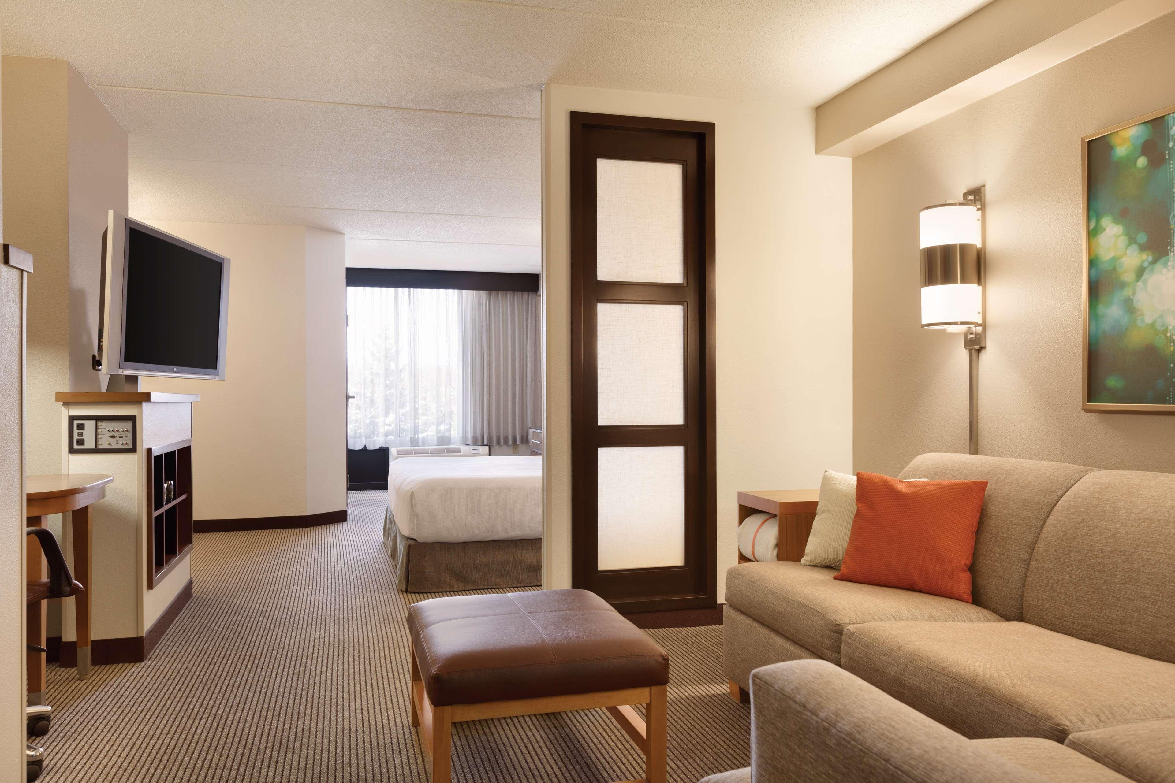 Wyndham Garden Kansas City Airport Buitenkant foto