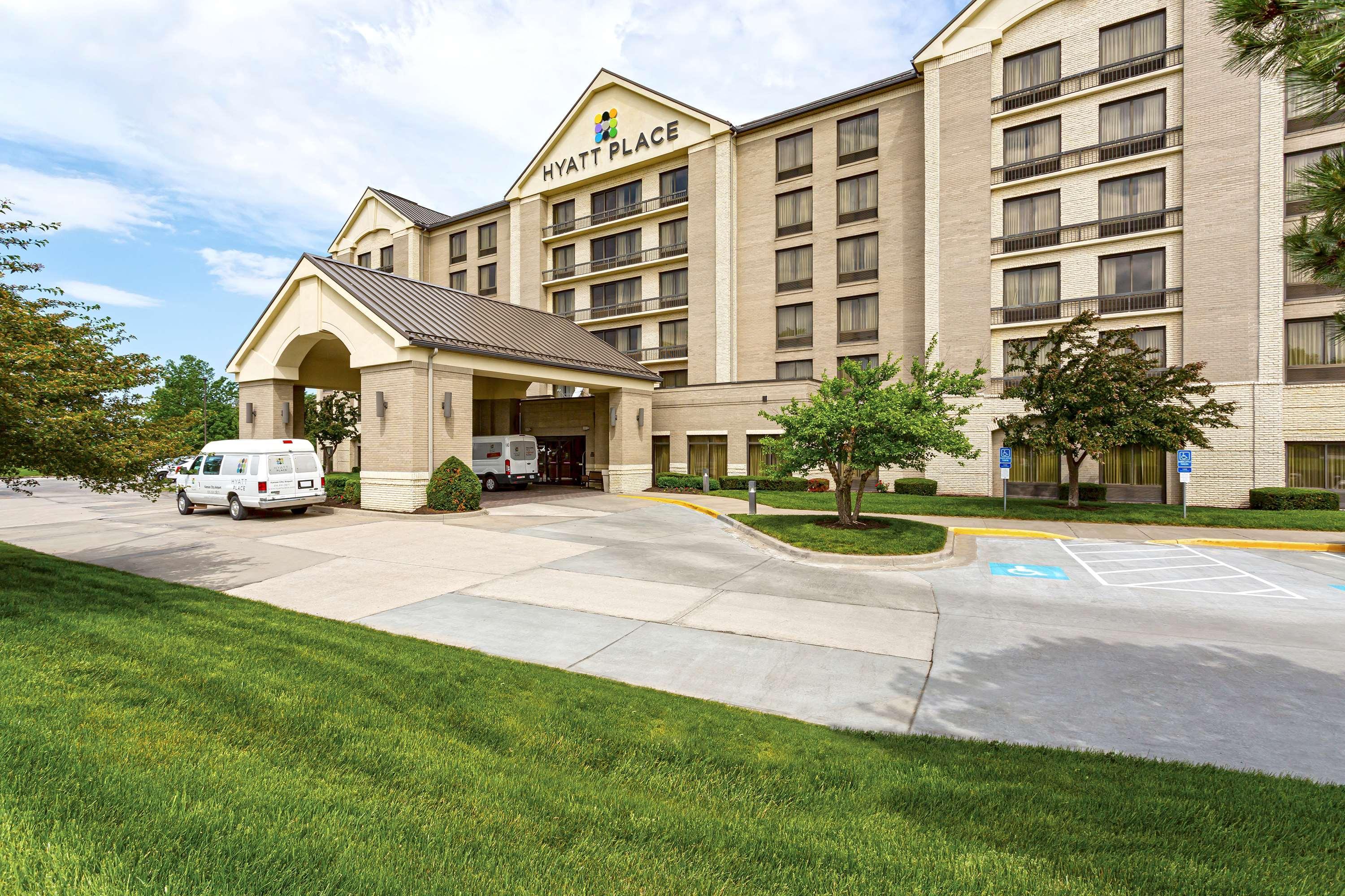 Wyndham Garden Kansas City Airport Buitenkant foto