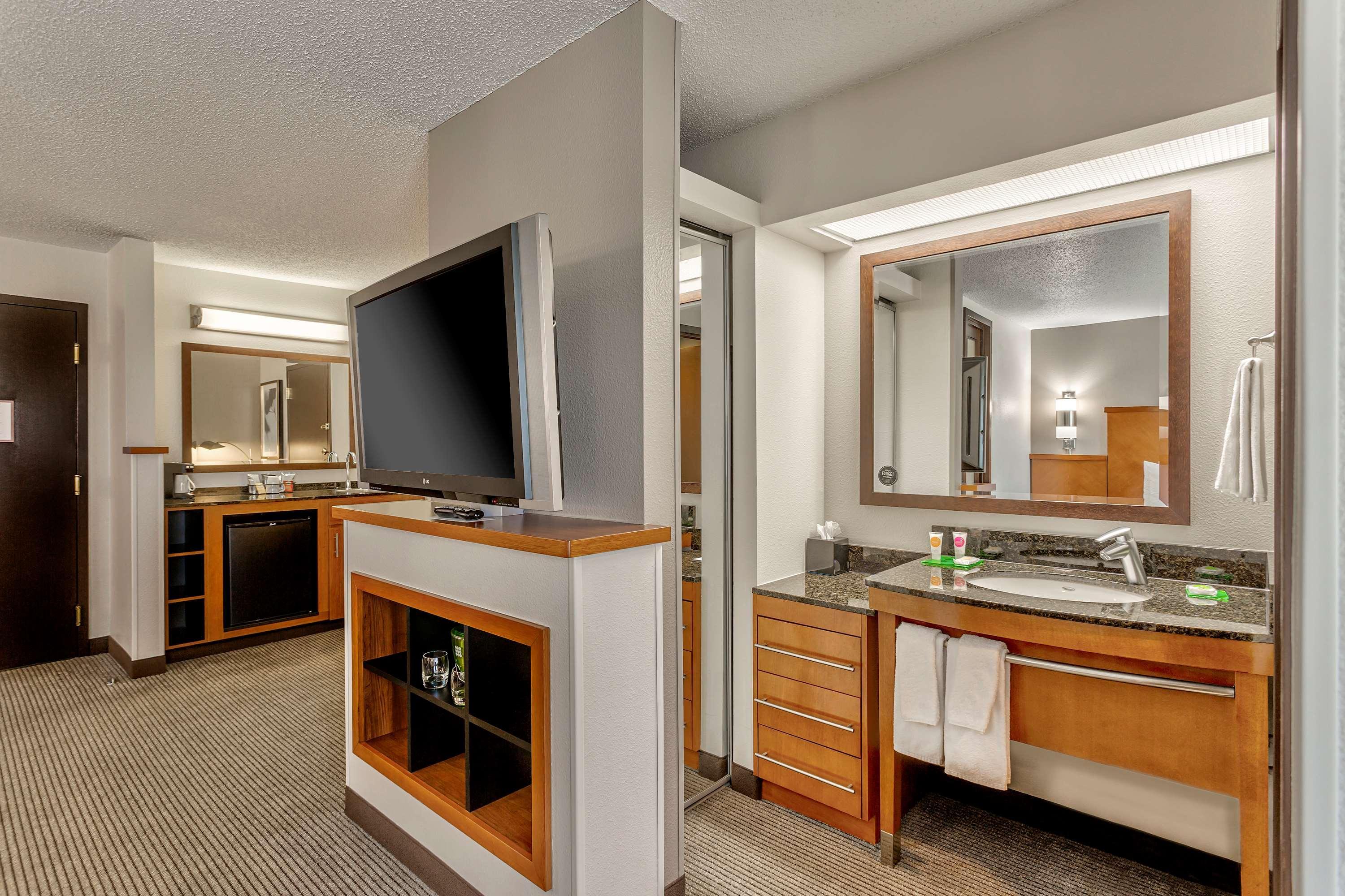Wyndham Garden Kansas City Airport Buitenkant foto