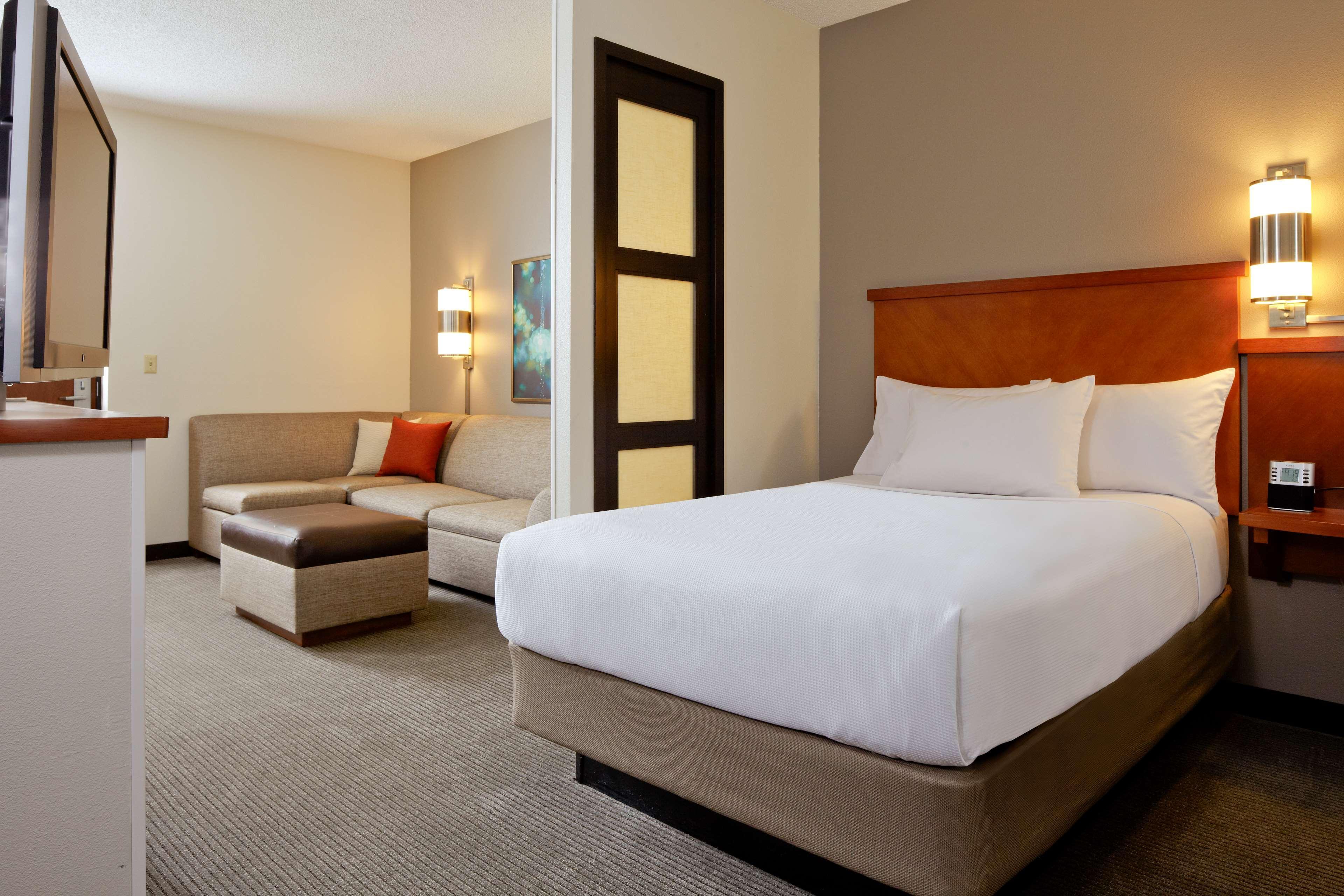 Wyndham Garden Kansas City Airport Buitenkant foto