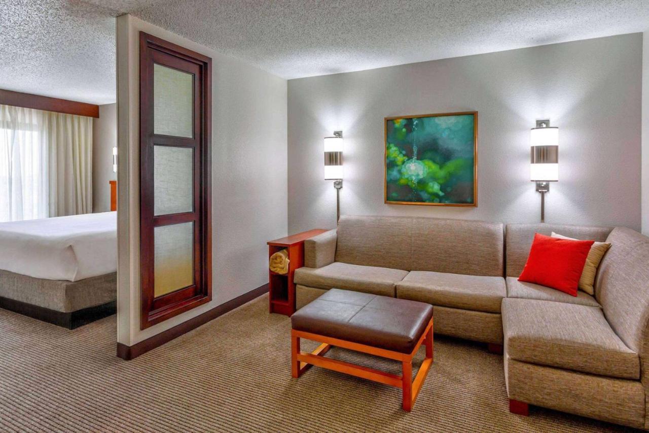 Wyndham Garden Kansas City Airport Buitenkant foto